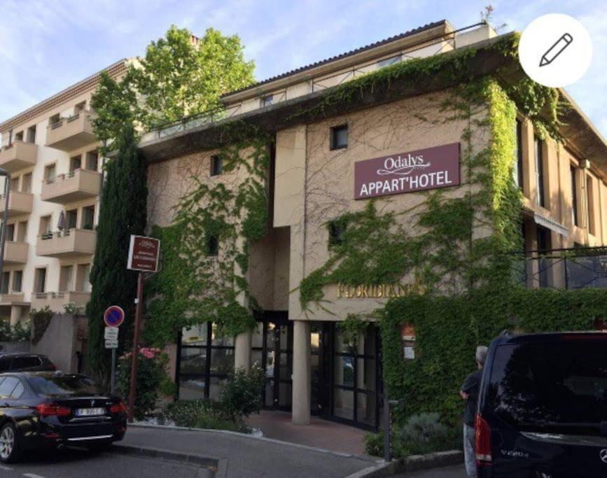 Ma Place Au Sud Aix Parking Aix-en-Provence Exterior foto